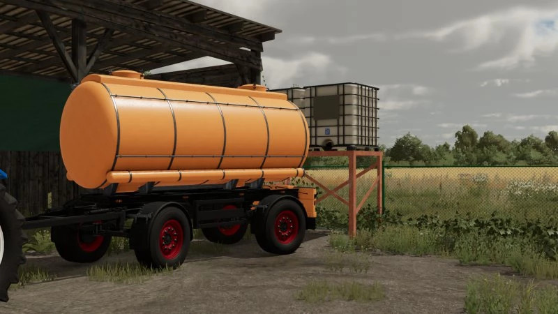 Fertilizer and herbicide tank